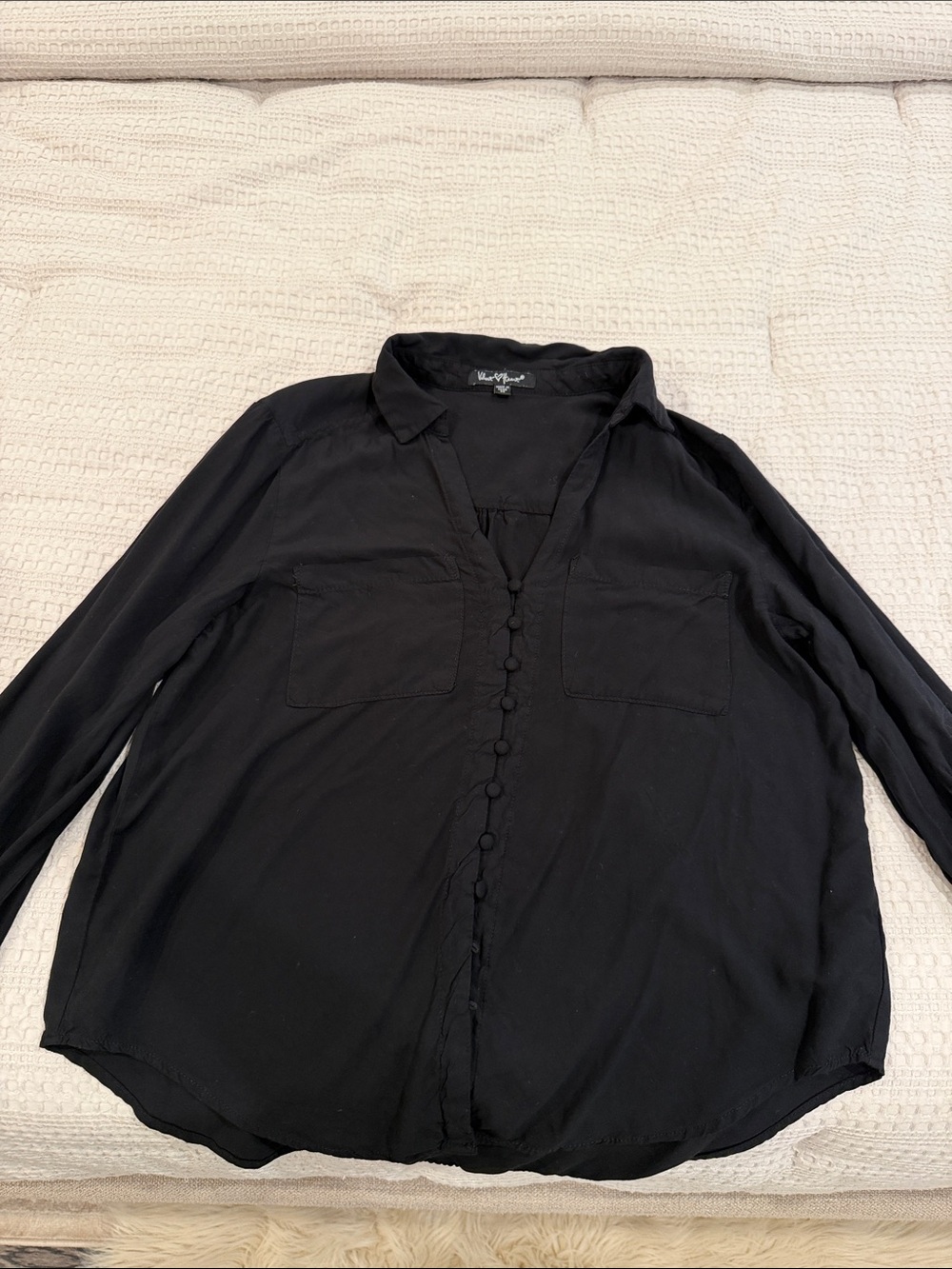 Moss & Spy Black Long-Sleeve Button-Front Collared Blouse